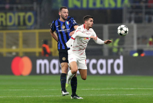 双重驱动下 双重驱动下